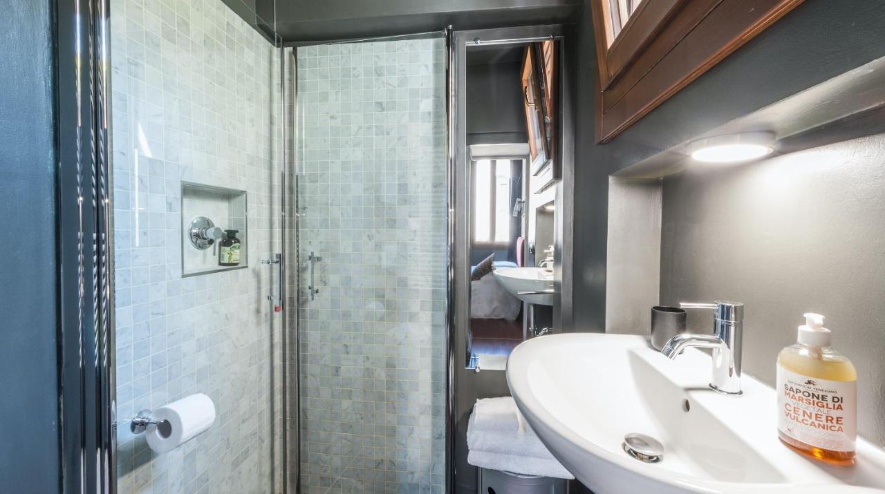 Stylish Renovated Apartment In The Heart Of The City Венеция Экстерьер фото
